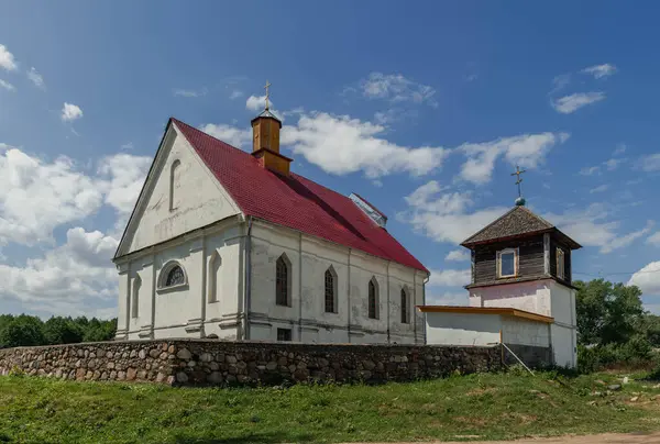 在Plebani的村庄里的教堂 Assumption Church 贝拉尔斯 — 图库照片