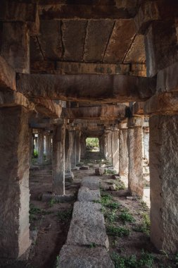 Hampi 'deki antik Vijayanagara şehrinin kalıntıları. Hindistan.