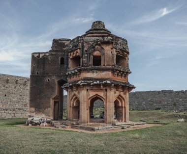 Hampi 'deki antik Vijayanagara şehrinin kalıntıları. Hindistan.