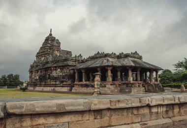 Brahma Jinalaya, Lakkundi 'nin Büyük Jain Tapınağı, 11. yüzyıl başlarında Lakkundi' deki Mahavira Tapınağı. Hindistan.