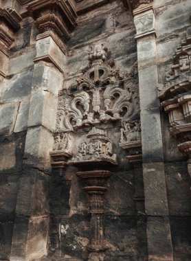 Brahma Jinalaya, Lakkundi 'nin Büyük Jain Tapınağı, 11. yüzyıl başlarında Lakkundi' deki Mahavira Tapınağı. Hindistan.