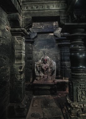 Brahma Jinalaya, Lakkundi 'nin Büyük Jain Tapınağı, 11. yüzyıl başlarında Lakkundi' deki Mahavira Tapınağı. Hindistan.
