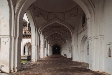 Jama Mescidi, Hindistan 'ın Karnataka eyaletinde yer alan bir camidir. Ali Adil Şah tarafından inşa edildi (1558-1580)