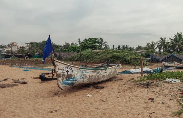 Calangute plajı ve balıkçı tekneleri. Goa mı? Hindistan.