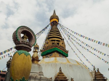 Swayambhunath, Nepal 'in Katmandu bölgesinde yer alan bir Budist tapınak merkezidir..