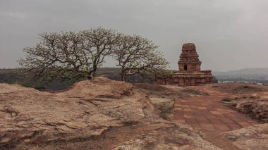 Kuzey Fort, Badami 'deki Yukarı Shivalya Tapınağı. Hindistan