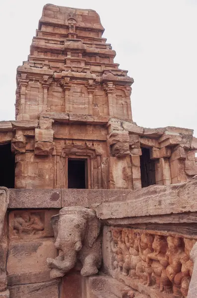 Kuzey Fort, Badami 'deki Yukarı Shivalya Tapınağı. Hindistan