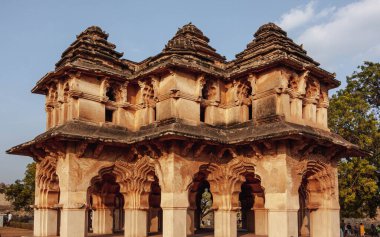 Lotus Mahal veya Chitrangini Mahal, Hampi 'nin en ünlü anıtlarından biridir. Hindistan