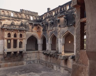 Hindistan, Hampi 'de Kraliçe Hamamı ya da Kraliyet Hamamı.