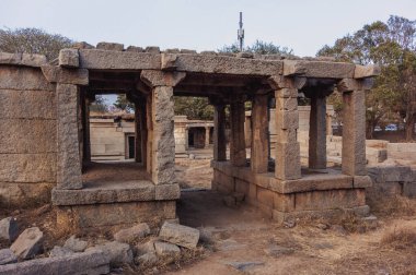 Prasanna Narasimha Tapınağı 'nın kalıntıları. Hampi. Hindistan.