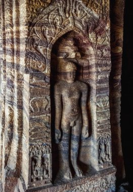 Badami Mağara Tapınakları, küçük Badami kasabası yakınlarında bulunan dört mağara tapınağından oluşan bir kompleks. Hindistan