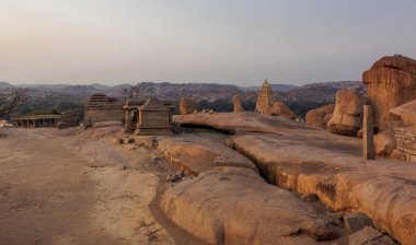 Vijayanagar kalıntıları Karnataka 'nın en ünlü simgesidir. Hindistan