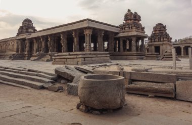 Krishna Tapınağı, Hampi 'deki en saygın ve ünlü tapınaklardan biridir..