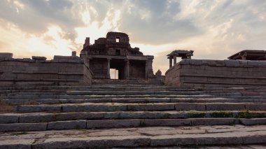 Krishna Tapınağı, Hampi 'deki en saygın ve ünlü tapınaklardan biridir..