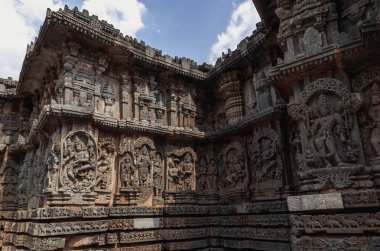 Kedareshwara Tapınağı, Hindistan 'ın Karnataka eyaletinin Halebidu şehrinde bulunan Hoysala dönemi bir yapıdır..