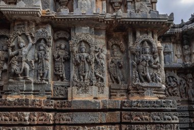 Kedareshwara Tapınağı, Hindistan 'ın Karnataka eyaletinin Halebidu şehrinde bulunan Hoysala dönemi bir yapıdır..