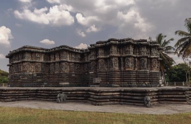 Kedareshwara Tapınağı, Hindistan 'ın Karnataka eyaletinin Halebidu şehrinde bulunan Hoysala dönemi bir yapıdır..
