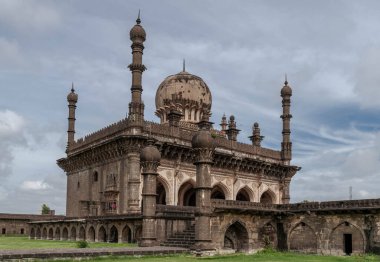 Bijapur 'daki İbrahim Rauza' nın mezarı, Ali Rauza olarak da bilinir. Hindistan.