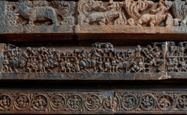 Halebidu 'daki Hoysaleshwara Tapınağı' nın taş oymacılığı. Karnataka. Hindistan.