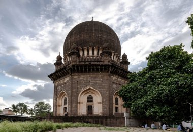 Jodh Gumbaz, Bijapur 'da bulunan iki mezardan oluşan bir kompleks. Karnataka. Hindistan.