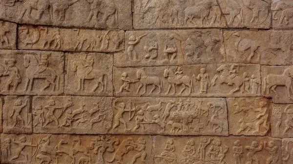 Hampi - Hindistan 'ın kalbinde büyük bir imparatorluğun kalıntıları.