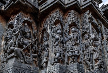 Hoysaleswara Tapınağı ya da Halebidu Tapınağı, Tanrı Shiva 'ya adanmış bir 12. yüzyıl Hindu tapınağı. Hindistan.