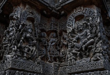 Hoysaleswara Tapınağı ya da Halebidu Tapınağı, Tanrı Shiva 'ya adanmış bir 12. yüzyıl Hindu tapınağı. Hindistan.