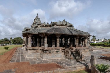 Brahma Jinalaya, Hindistan 'ın başkenti Karnataka' da yer alan bir Mahavira tapınağıdır..