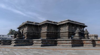 Chennakeshava Tapınağı (Belur 'da Keshava veya Vijayanarayana Tapınağı olarak da bilinir) 12. yüzyıl Hindu tapınağıdır. Karnataka, Hindistan.
