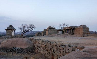 Hindistan 'ın göbeğinde büyük bir imparatorluğun Hampi kalıntıları.