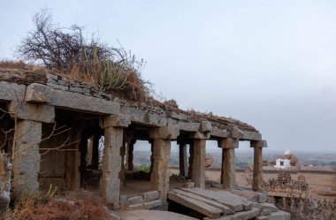 Hindistan 'ın göbeğinde büyük bir imparatorluğun Hampi kalıntıları.