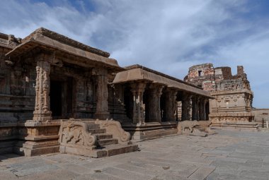 Vijayanagara şehrinin kalıntıları arasında Bala-Krishny Tapınağı. Hampi. Hindistan.