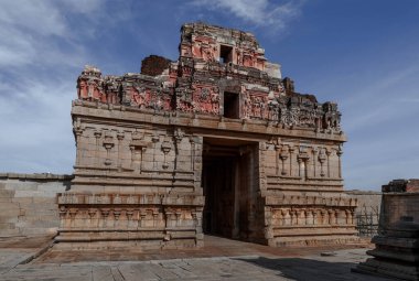 Vijayanagara şehrinin kalıntıları arasında Bala-Krishny Tapınağı. Hampi. Hindistan.