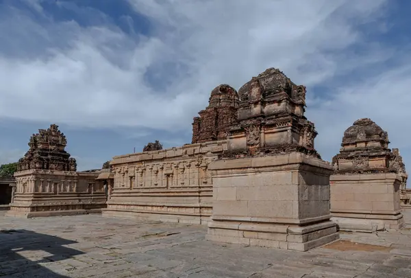 Vijayanagara şehrinin kalıntıları arasında Bala-Krishny Tapınağı. Hampi. Hindistan.