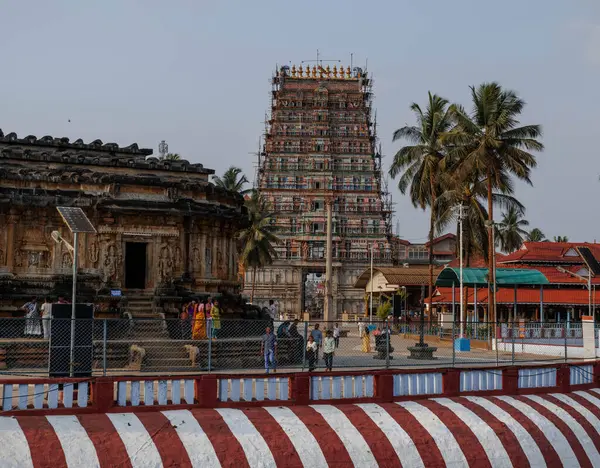 Hindu haccındaki en kutsal ve önemli merkezlerden biri Sringeri 'dir. Hindistan.