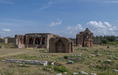 Hampi - Hindistan 'ın kalbinde büyük bir imparatorluğun kalıntıları.