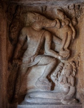 Badami 'nin ünlü mağara tapınakları. Karnataka. Hindistan.