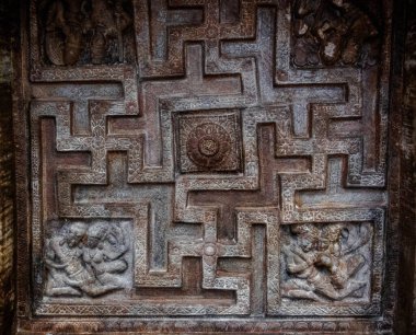 Badami 'nin ünlü mağara tapınakları. Karnataka. Hindistan.