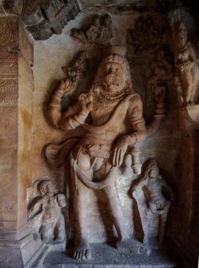 Badami 'nin ünlü mağara tapınakları. Karnataka. Hindistan.