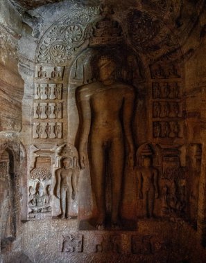 Badami 'nin ünlü mağara tapınakları. Karnataka. Hindistan.