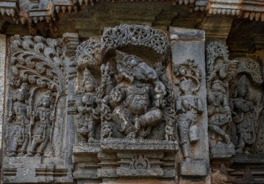 Kedareshwara Tapınağı Halebidu, Karnataka, Hindistan 'da Hoysala dönemi bir yapıdır..