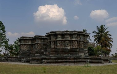 Kedareshwara Tapınağı Halebidu, Karnataka, Hindistan 'da Hoysala dönemi bir yapıdır..