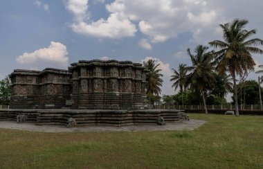 Kedareshwara Tapınağı Halebidu, Karnataka, Hindistan 'da Hoysala dönemi bir yapıdır..