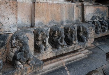 Nanneswara Tapınağı, Lakkundi 'de bir 11. yüzyıl Hindu tapınağıdır. Karnataka. Hindistan.