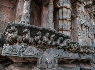 Nanneswara Tapınağı, Lakkundi 'de bir 11. yüzyıl Hindu tapınağıdır. Karnataka. Hindistan.