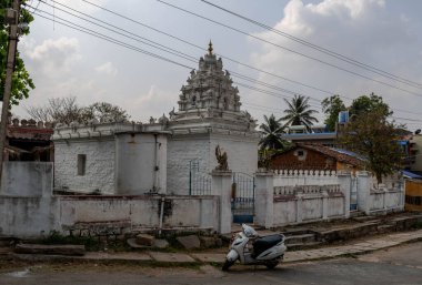 Shravanabelagola Güney Hindistan 'da en çok ziyaret edilen Jain hac alanlarından biridir..