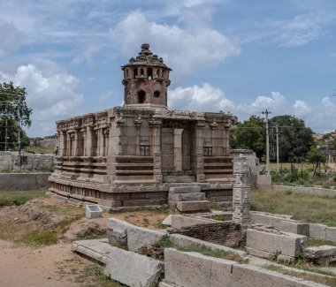 Hindistan 'ın göbeğinde büyük bir imparatorluğun Hampi kalıntıları.