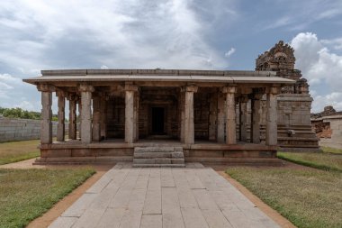 Hindu tapınağı Sri Chandrashekhara Gudi, Hampi 'de. Hindistan.