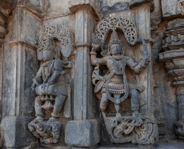 Belur 'daki ortaçağ Hindu tapınağı kompleksi. Hindistan.