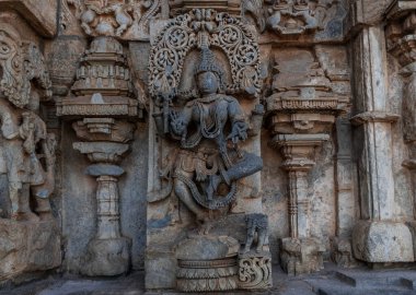 Belur 'daki ortaçağ Hindu tapınağı kompleksi. Hindistan.